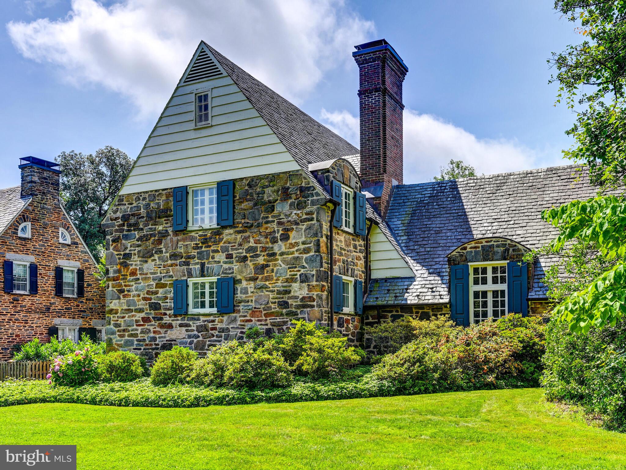 209 Paddington Road Baltimore, MD 21212 - Photo 4 of 36 a front view of a house with a garden