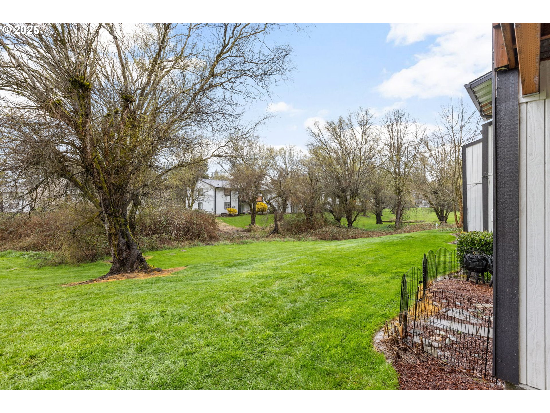 14095 Southwest Walker Road Beaverton, OR 97005 - Photo 12 of 27 Gallery Image 12