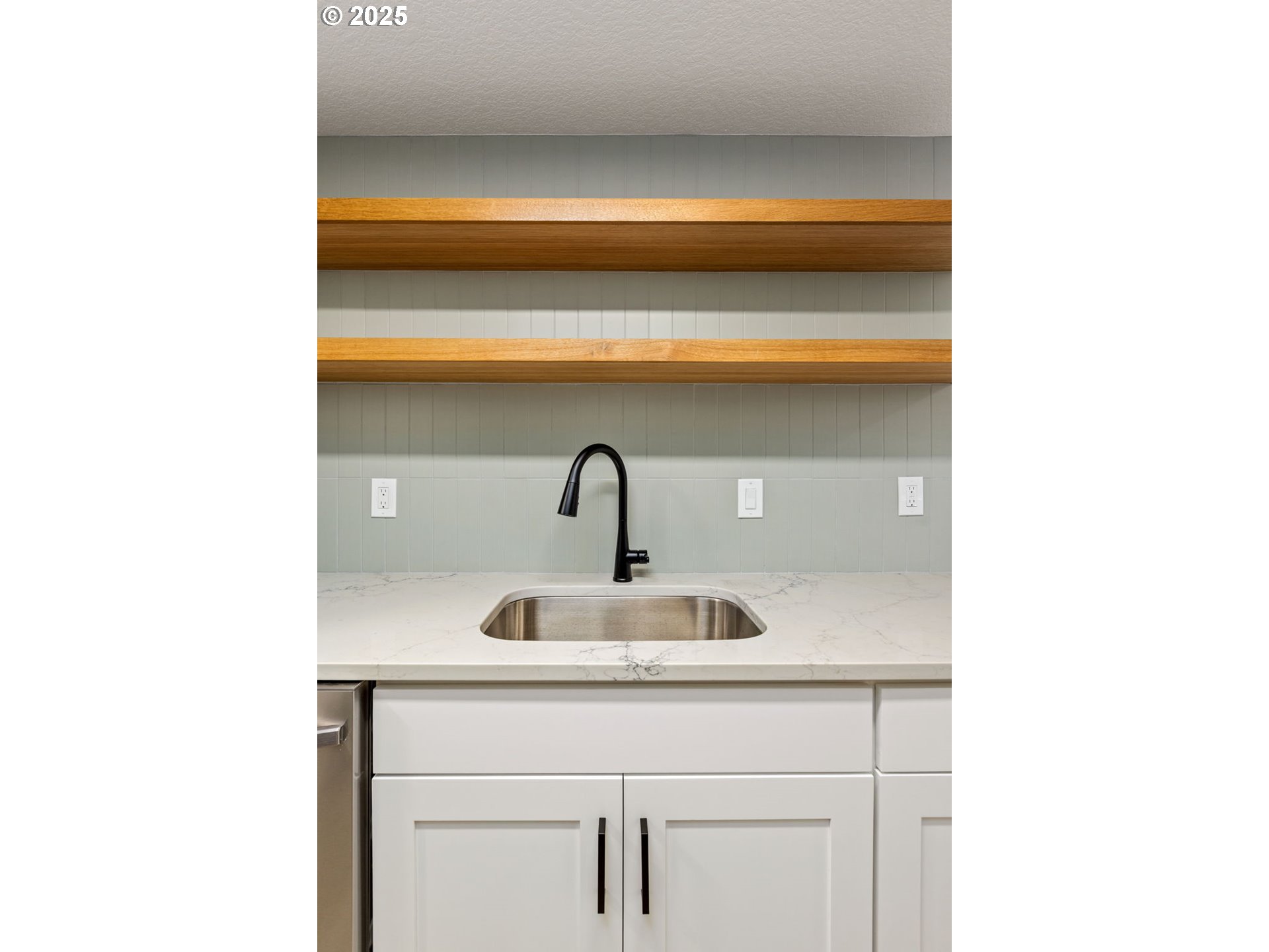 14095 Southwest Walker Road Beaverton, OR 97005 - Photo 4 of 27 Gallery Image 4