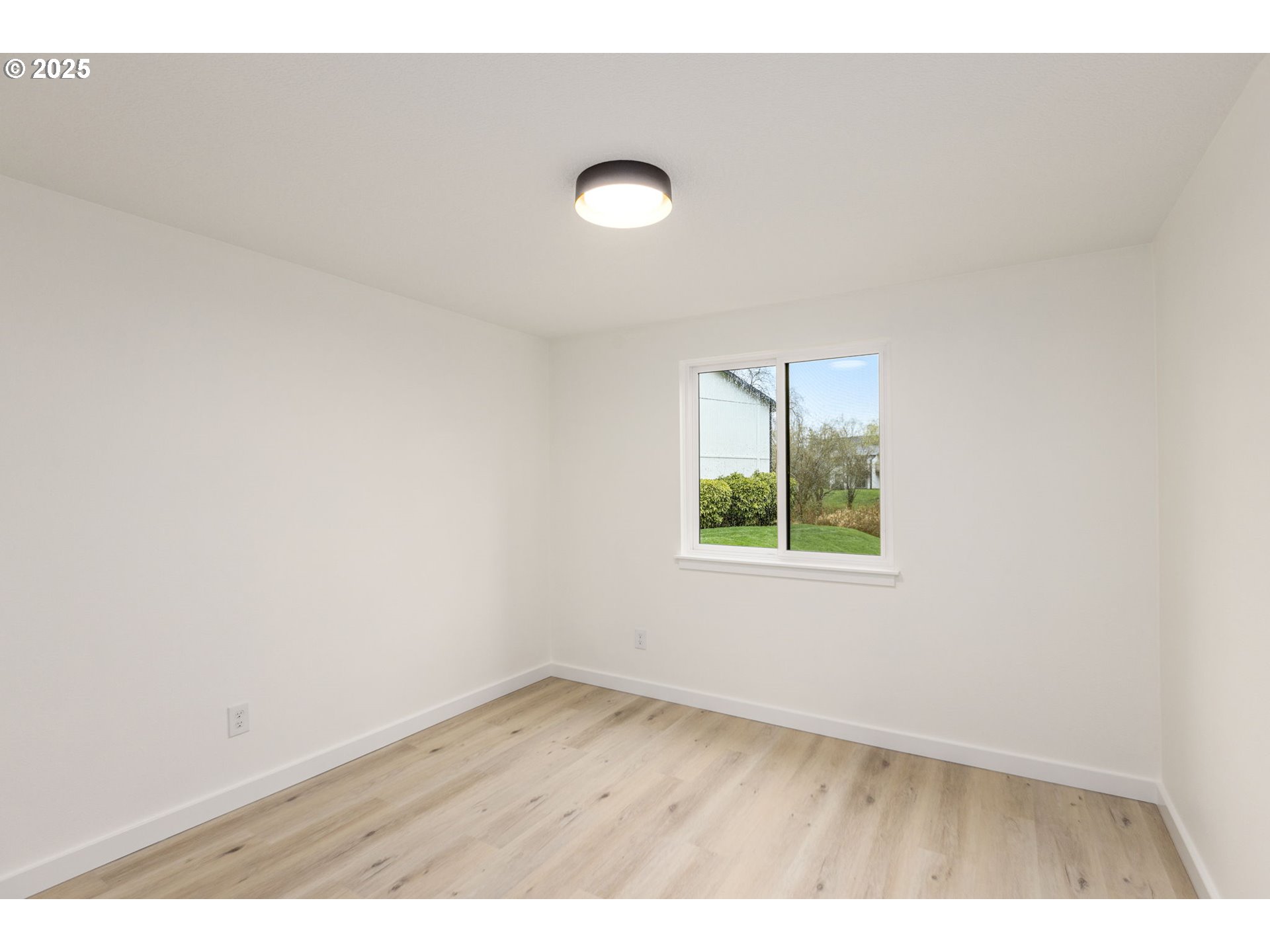 14095 Southwest Walker Road Beaverton, OR 97005 - Photo 6 of 27 Gallery Image 6
