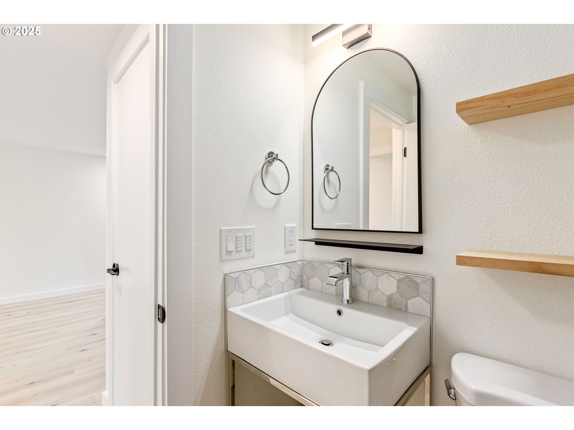 14095 Southwest Walker Road Beaverton, OR 97005 - Photo 10 of 27 Gallery Image 10