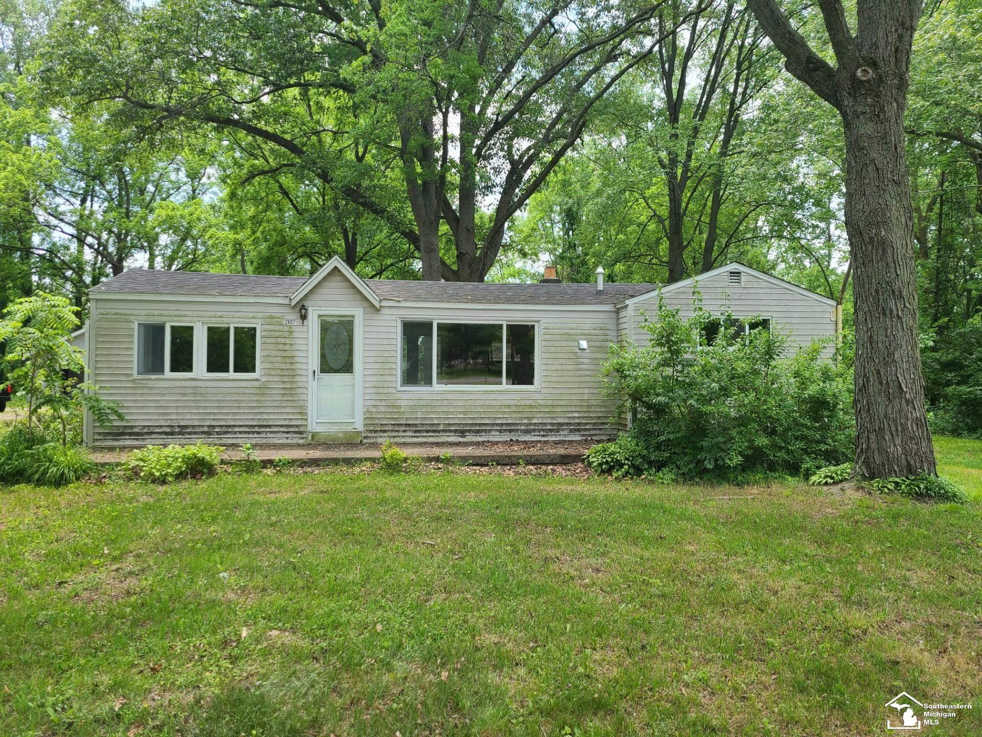 2807 Smith Road Lambertville, MI 48144 - Photo 2 of 22