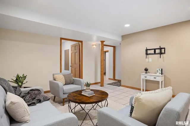 $2,250 | 107 Chestnut Drive, Morton, IL 61550