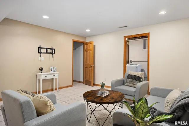 $2,250 | 107 Chestnut Drive, Morton, IL 61550