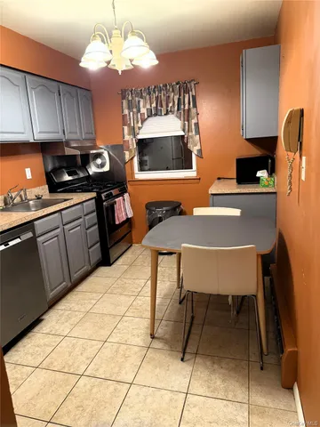 $335,000 | 140 Meyer Ovl, Pearl River, NY 10965