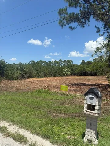$32,500 | 449 Naples Avenue South, Lehigh Acres, FL 33974