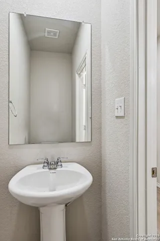 $1,395 | 7356 Misty Ridge Drive, Unit 14, Converse, TX 78109