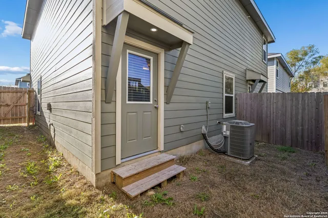 $1,395 | 7356 Misty Ridge Drive, Unit 14, Converse, TX 78109