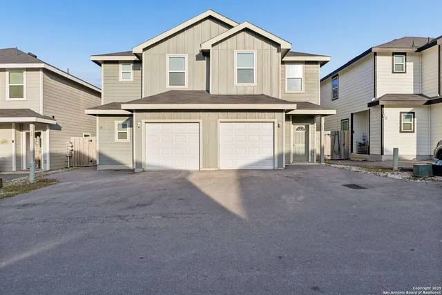 $1,395 | 7356 Misty Ridge Drive, Unit 14, Converse, TX 78109