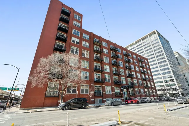 $250,000 | 420 South Clinton Street, Unit 209, Chicago, IL 60607