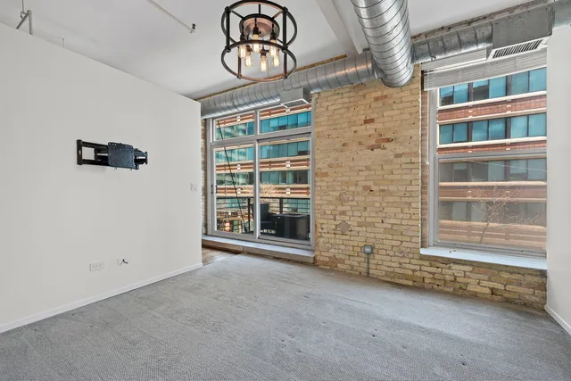 $250,000 | 420 South Clinton Street, Unit 209, Chicago, IL 60607