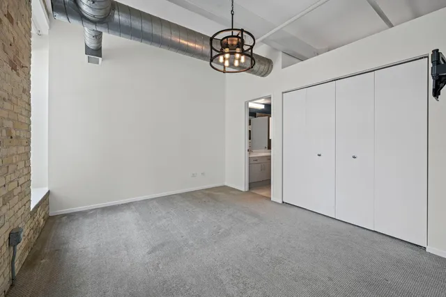 $250,000 | 420 South Clinton Street, Unit 209, Chicago, IL 60607