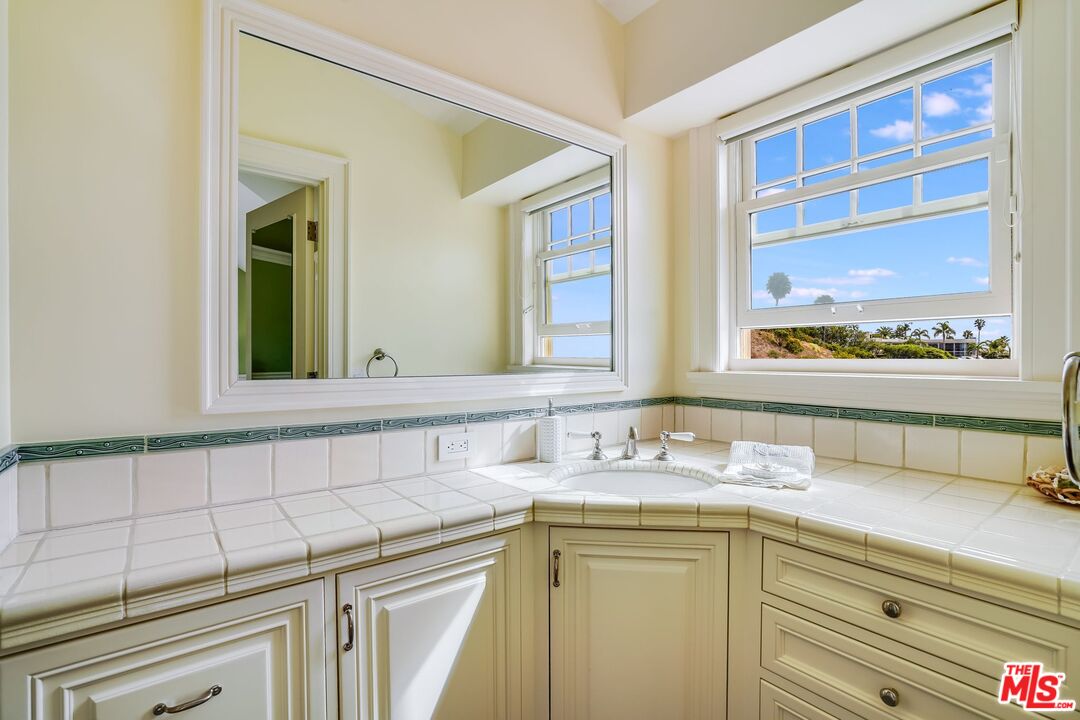 6277 Sea Star Drive Malibu, CA 90265 - Photo 24 of 48 Gallery Image 24