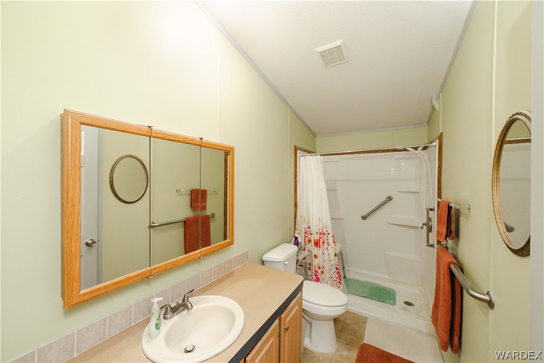 3176 West Malibu Road Golden Valley, AZ 86413 - Photo 16 of 62 Master Bathroom