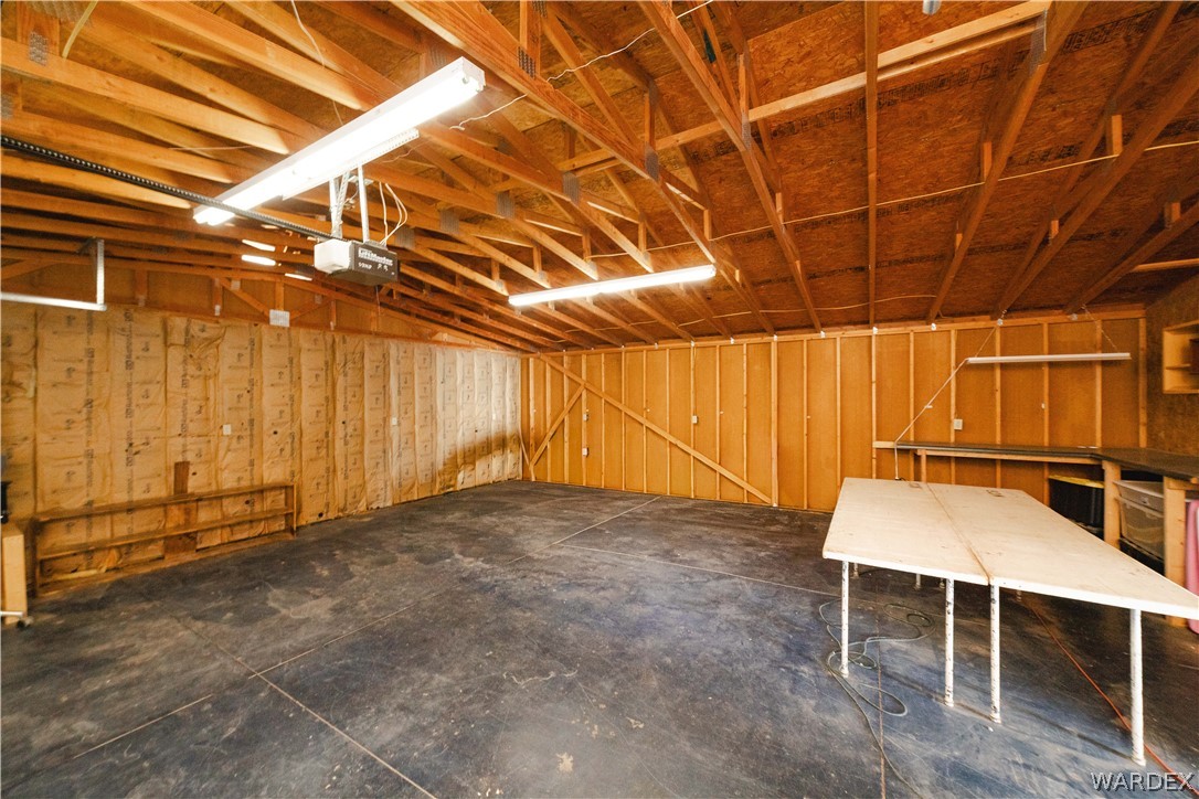 3176 West Malibu Road Golden Valley, AZ 86413 - Photo 28 of 62 Garage