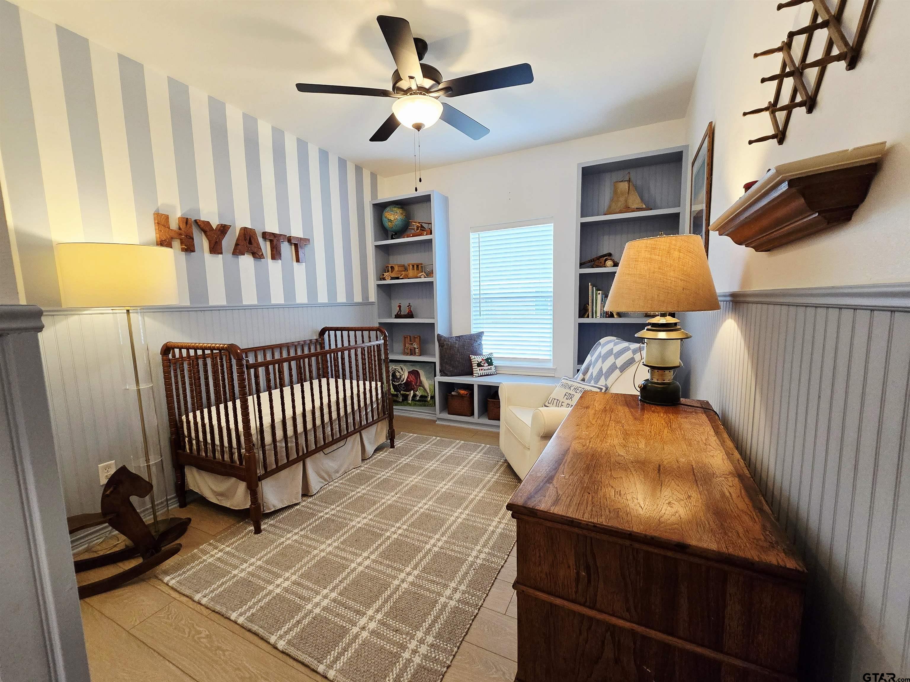 14932 Turtle Crk Rnch Road Flint, TX 75762 - Photo 7 of 33 a bedroom with furniture and a window