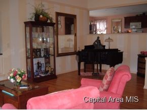 626 Gabriel Road Springfield, IL 62712 - Photo 4 of 20
