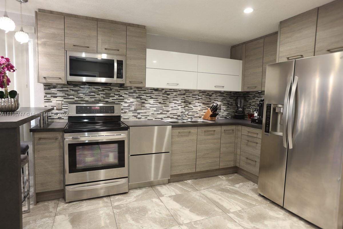 5741 Southwest 4th Street Miami, FL 33144 - Photo 7 of 55 Gallery Image 7