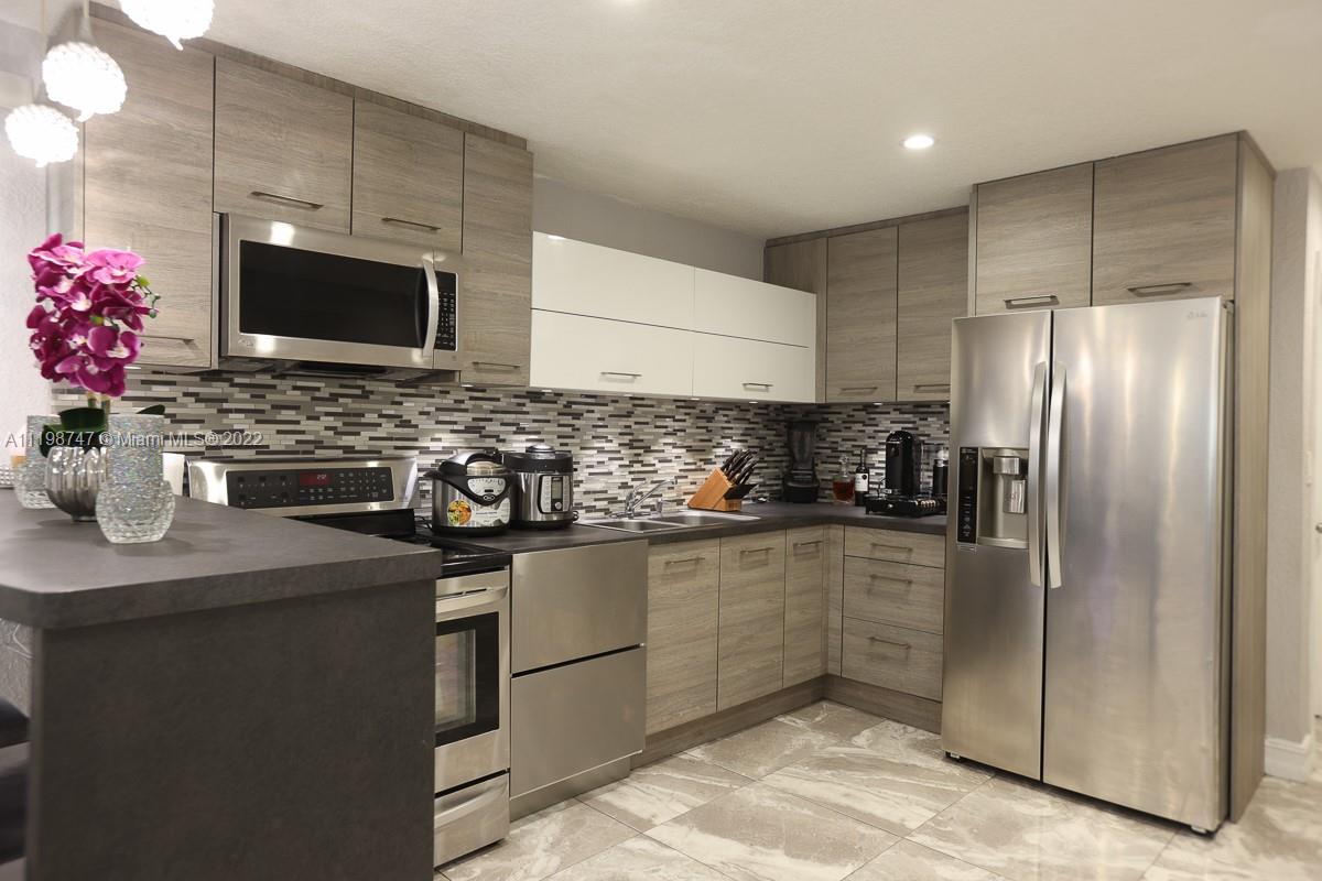 5741 Southwest 4th Street Miami, FL 33144 - Photo 9 of 55 Gallery Image 9