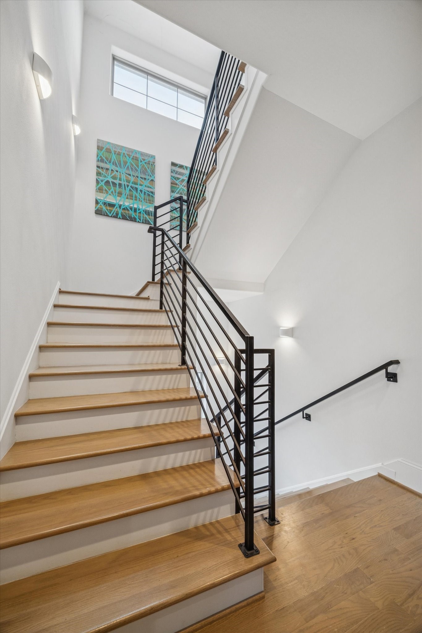 1614 Sampson Street Houston, TX 77003 - Photo 18 of 32 stairs to the third floor.