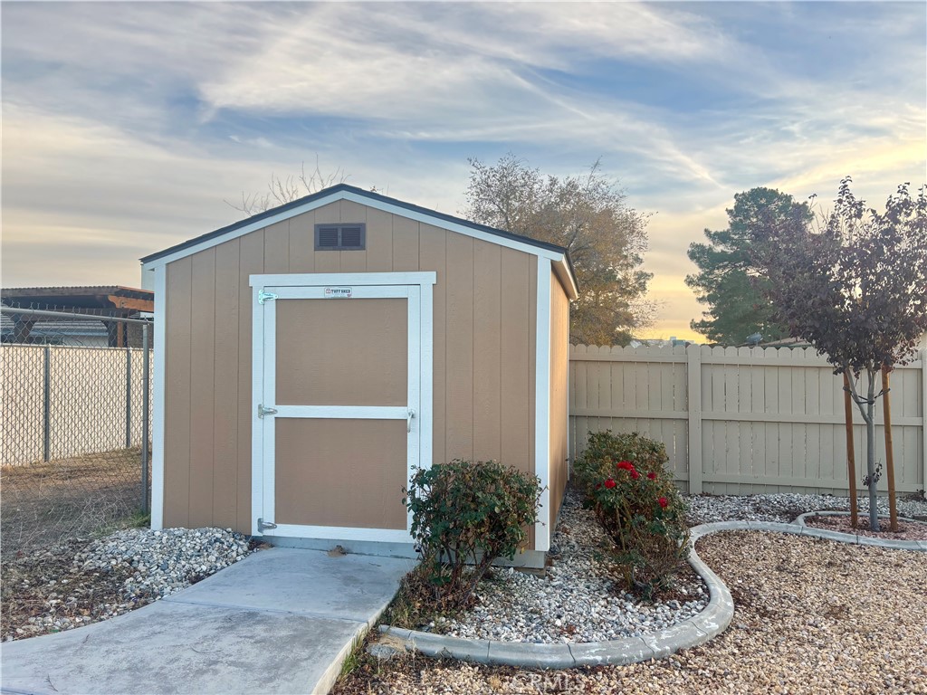 13823 Wawona Road Apple Valley, CA 92307 - Photo 33 of 35