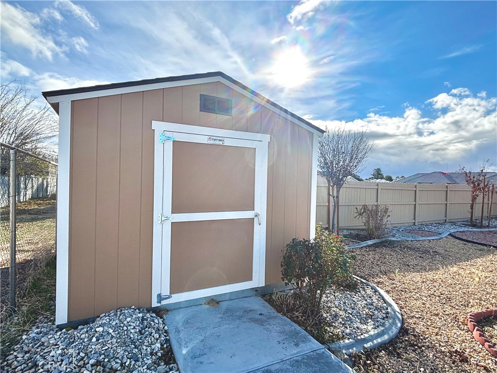 13823 Wawona Road Apple Valley, CA 92307 - Photo 34 of 35