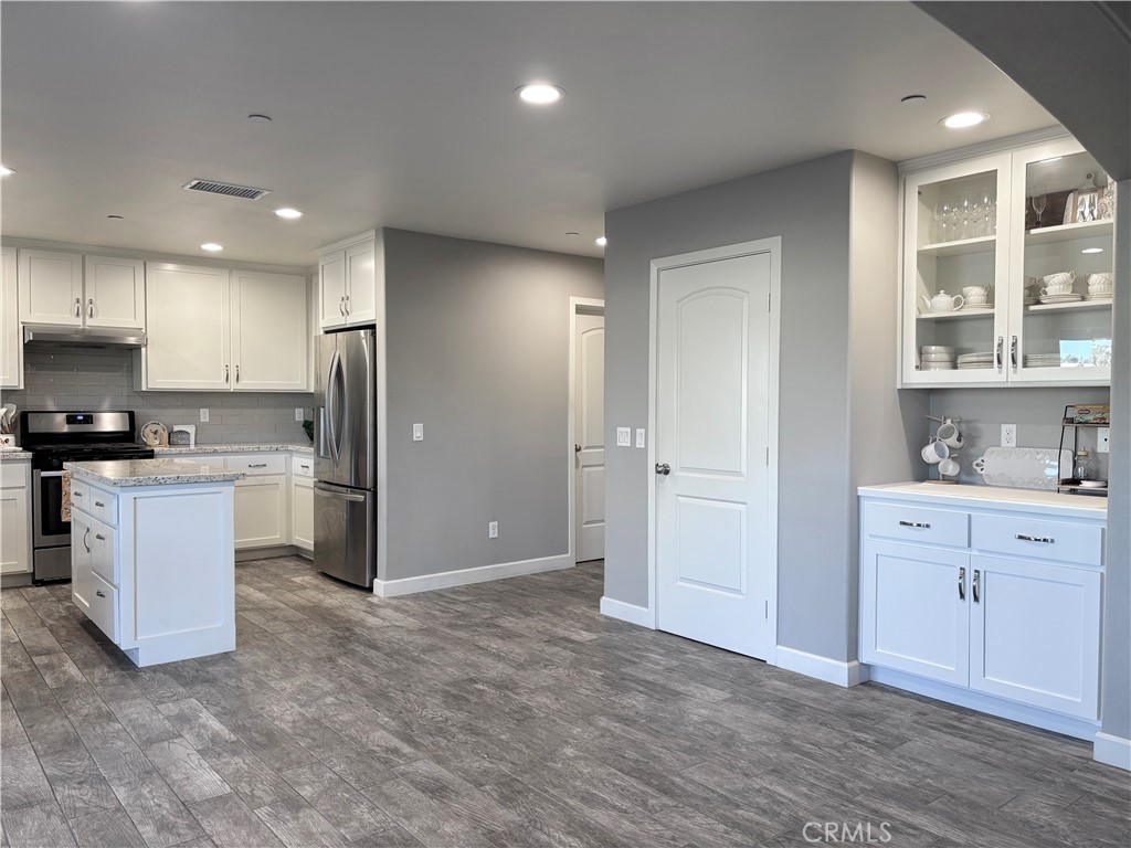 13823 Wawona Road Apple Valley, CA 92307 - Photo 8 of 35