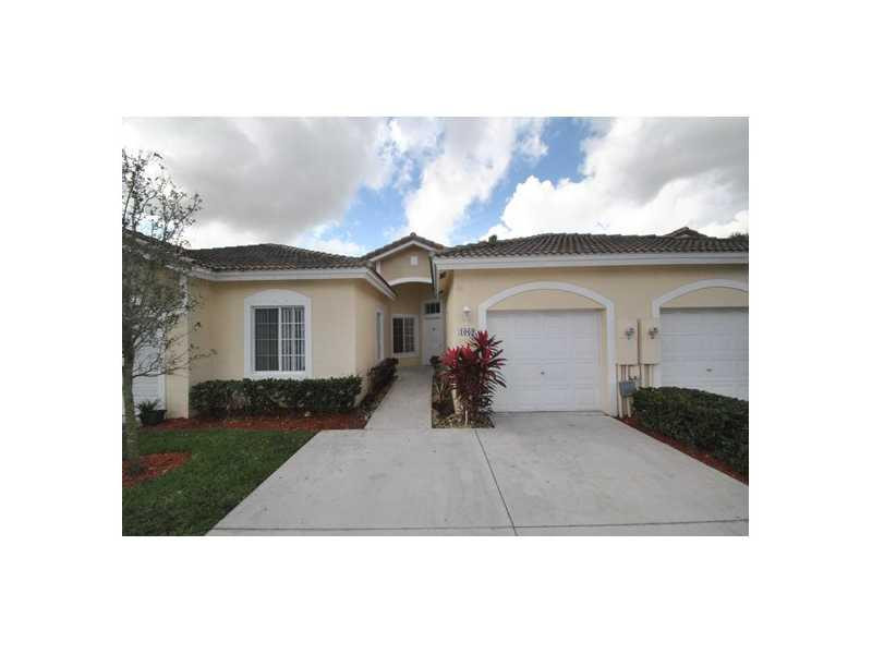 1069 Southwest 42nd Terrace, Unit 1069 Deerfield Beach, FL 33442 - Photo 2 of 8 Exterior Front