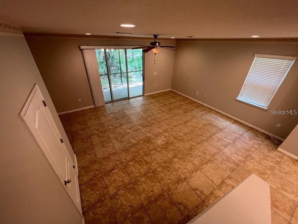 8301 Pine River Road Tampa, FL 33637 - Photo 10 of 16 en empty room with windows