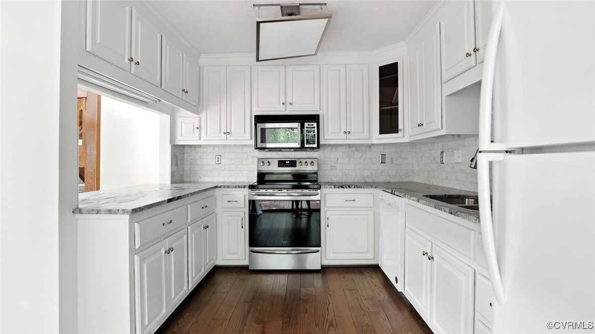 636 Spirea Road North Chesterfield, VA 23236 - Photo 21 of 47 Kitchen featuring stainless steel appliances, whit