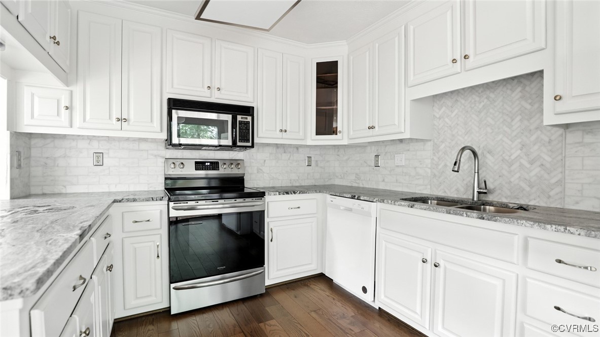 636 Spirea Road North Chesterfield, VA 23236 - Photo 23 of 47 Kitchen featuring stainless steel appliances, whit
