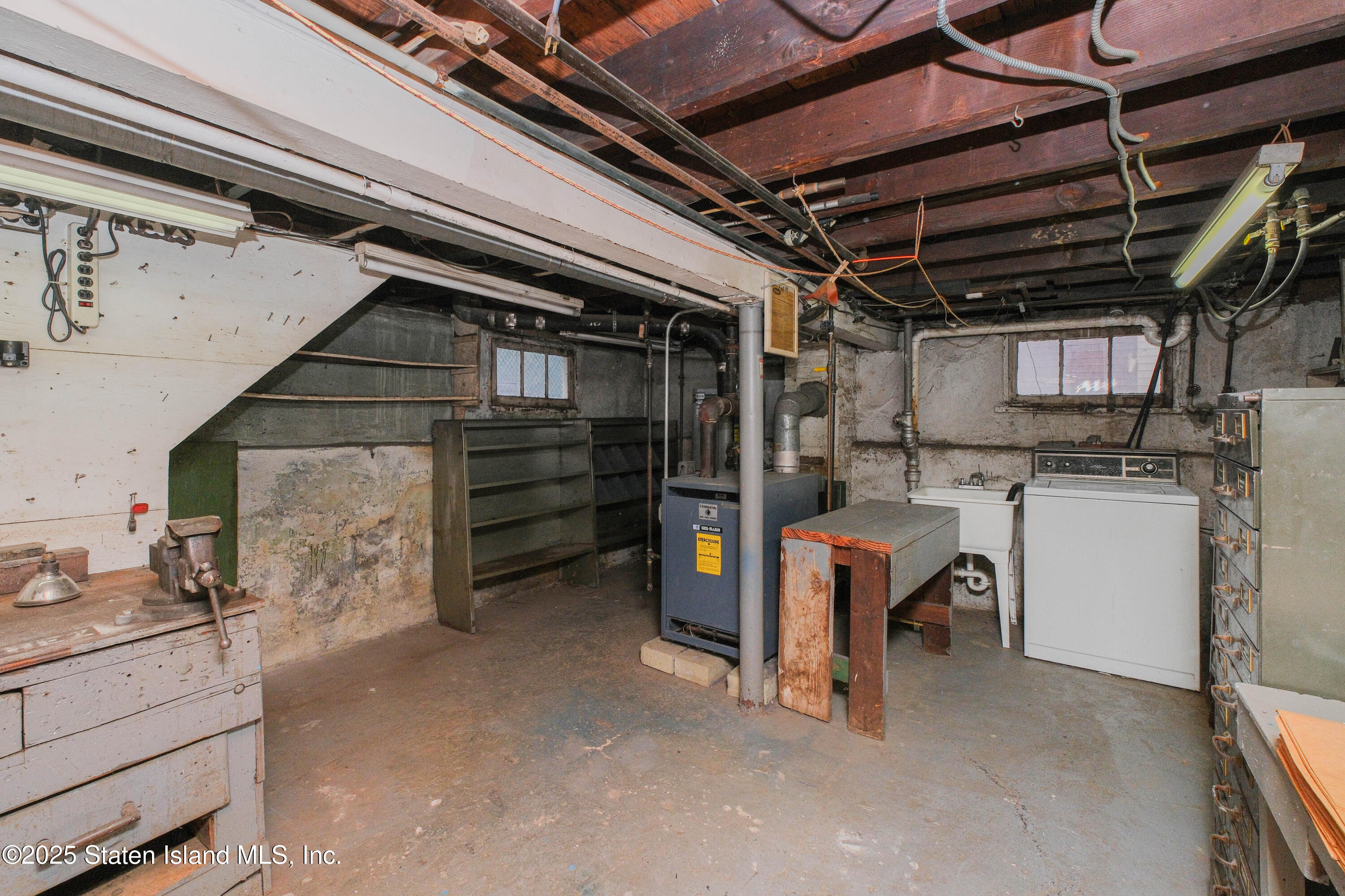 458 Watchogue Road Staten Island, NY 10314 - Photo 34 of 40 .