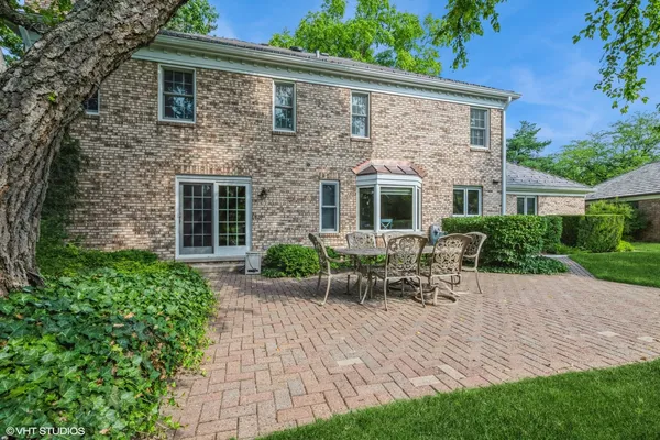 $1,075,000 | 2509 Indian Ridge Drive, Glenview, IL 60026