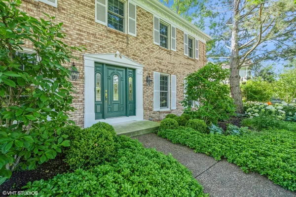 $1,075,000 | 2509 Indian Ridge Drive, Glenview, IL 60026