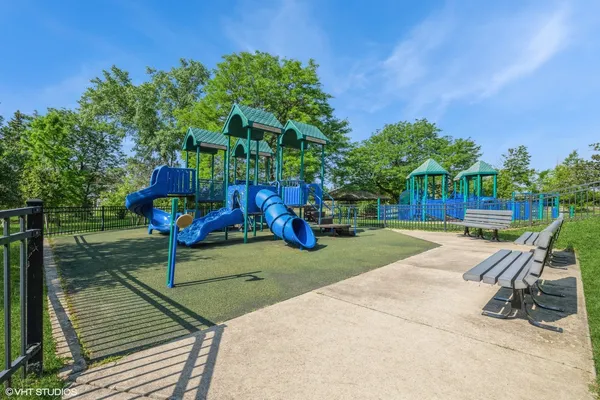 $1,075,000 | 2509 Indian Ridge Drive, Glenview, IL 60026