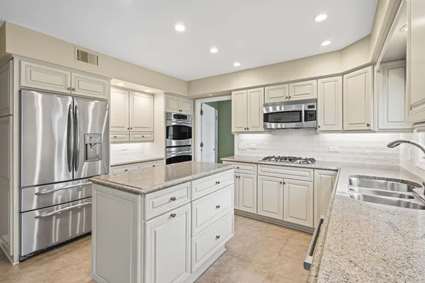 $1,075,000 | 2509 Indian Ridge Drive, Glenview, IL 60026