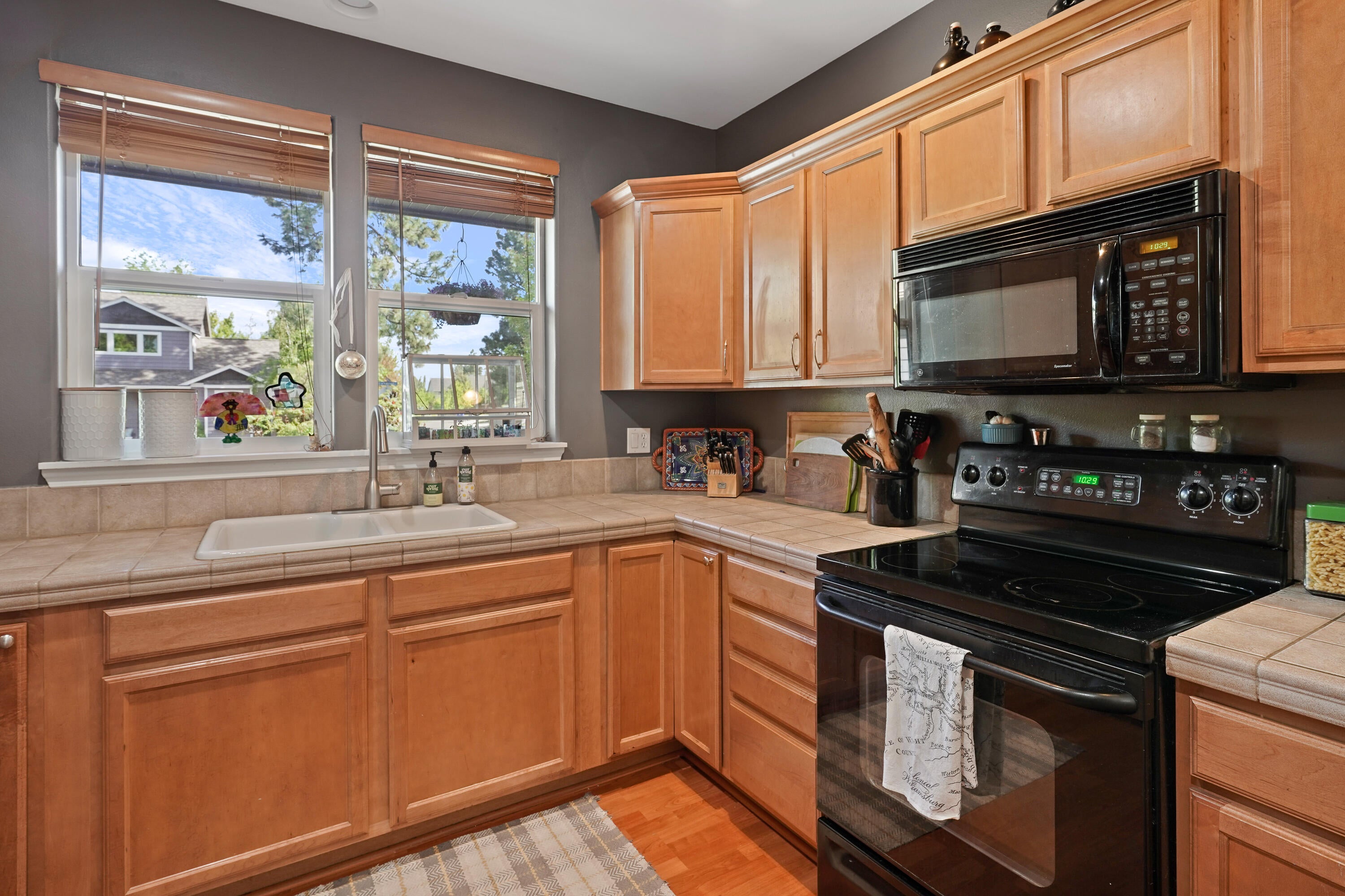 19516 Fishhawk Loop Bend, OR 97702 - Photo 7 of 30 8 kitchen