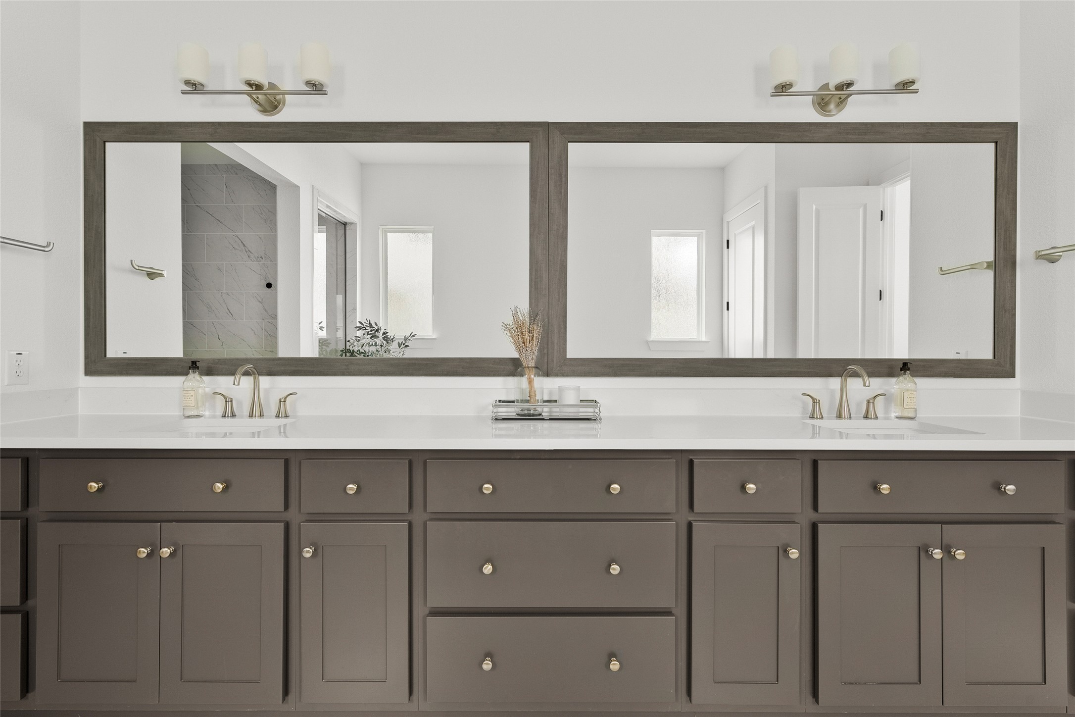 5009 Forenza Trace Leander, TX 78641 - Photo 19 of 39 a bathroom with double sink and a mirror