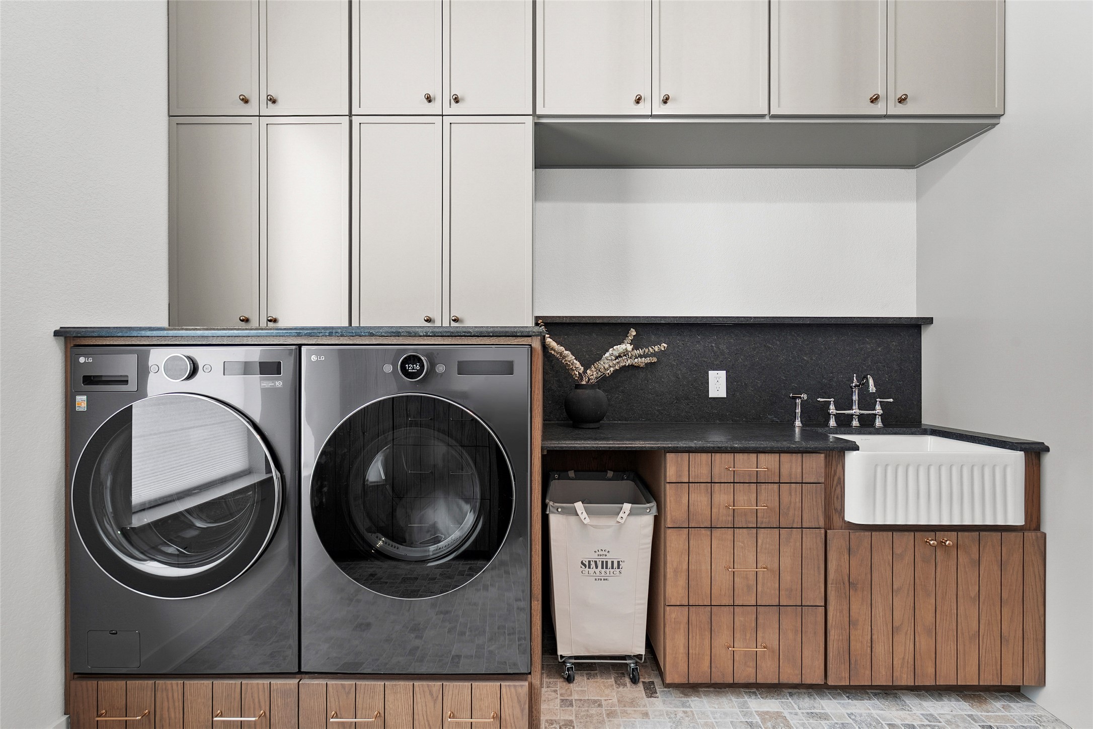 5009 Forenza Trace Leander, TX 78641 - Photo 23 of 39 a utility room with dryer and washer