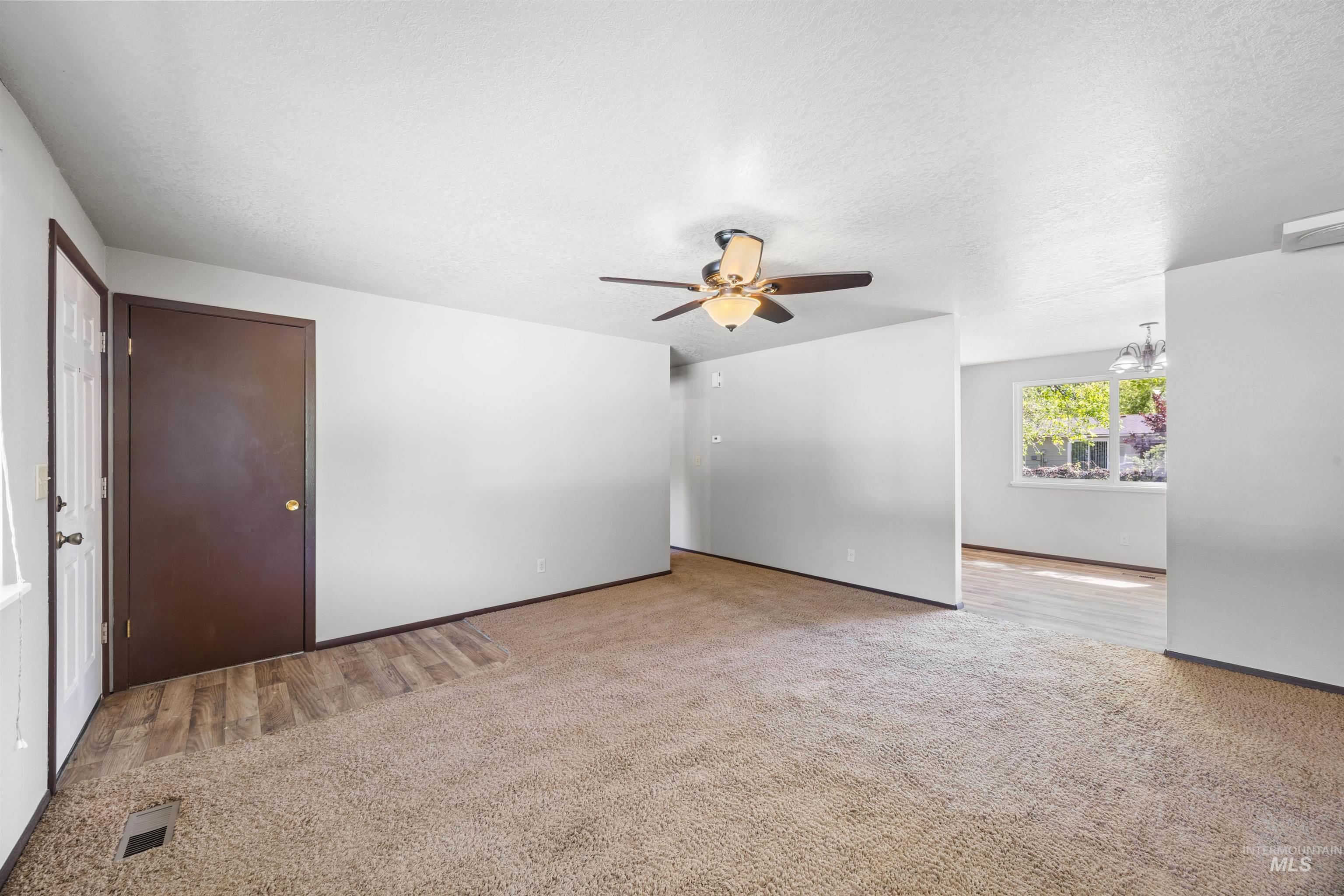 9 Villa Drive Middleton, ID 83644 - Photo 11 of 33 Spacious living area featuring neutral carpeting and light-toned walls