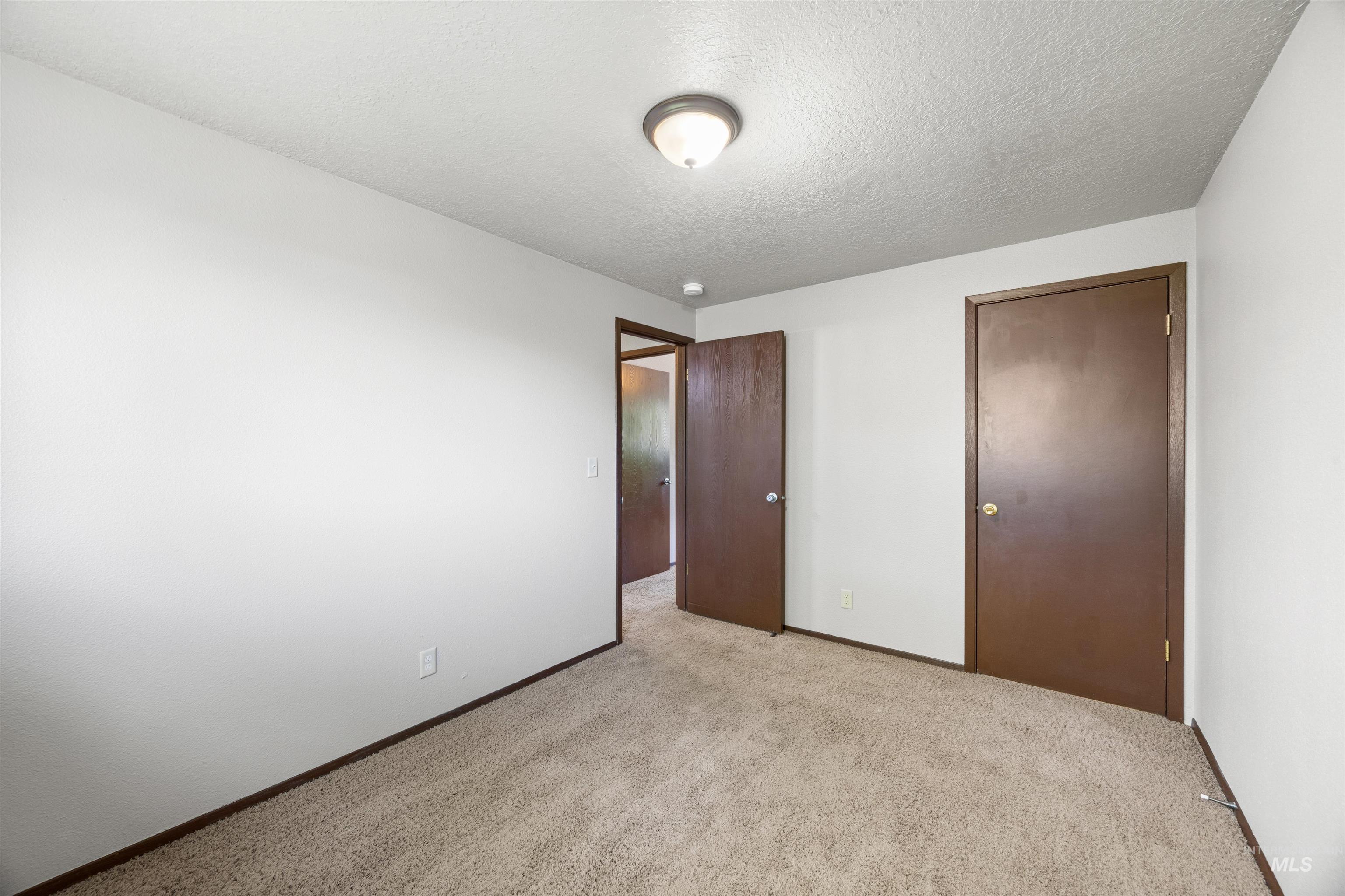 9 Villa Drive Middleton, ID 83644 - Photo 18 of 33 Neutral wall paint with contrasting trim and doors