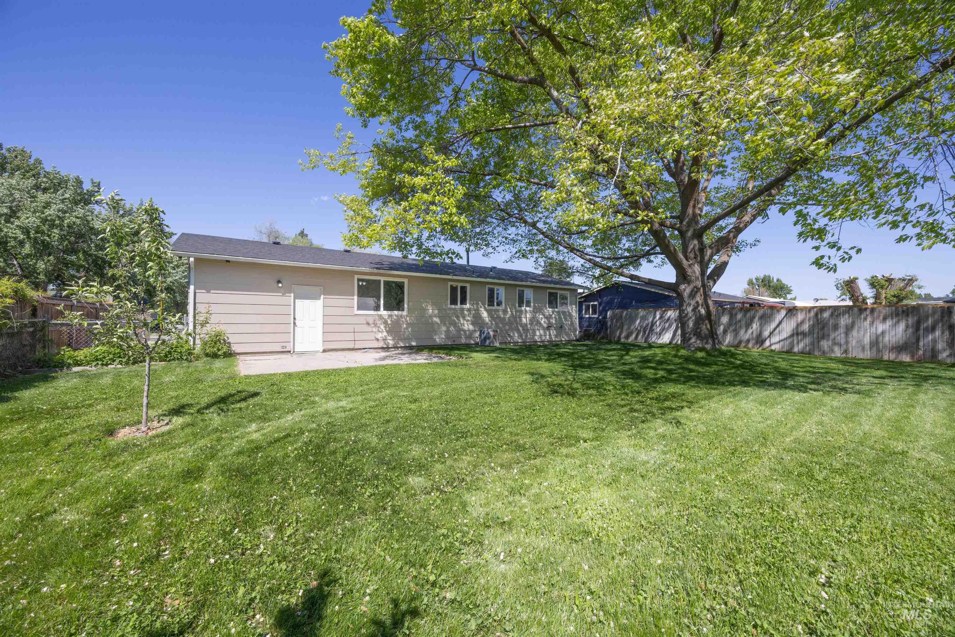 9 Villa Drive Middleton, ID 83644 - Photo 23 of 33 Spacious backyard with a large mature tree providing natural shade