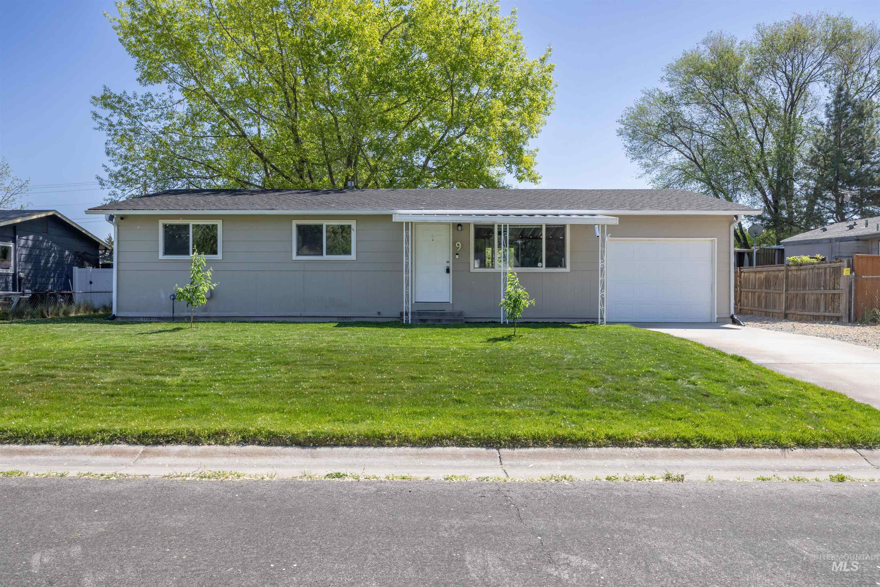 9 Villa Drive Middleton, ID 83644 - Photo 5 of 33 Your new Home featuring light-toned siding and a contrasting dark roof