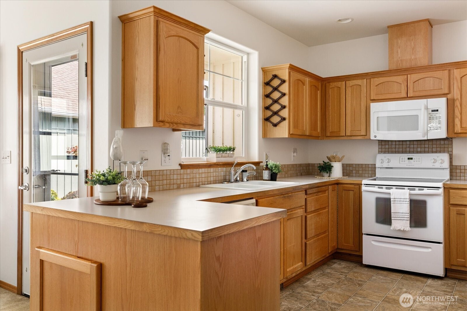 1292 Southwest Xavier Drive Oak Harbor, WA 98277 - Photo 13 of 36