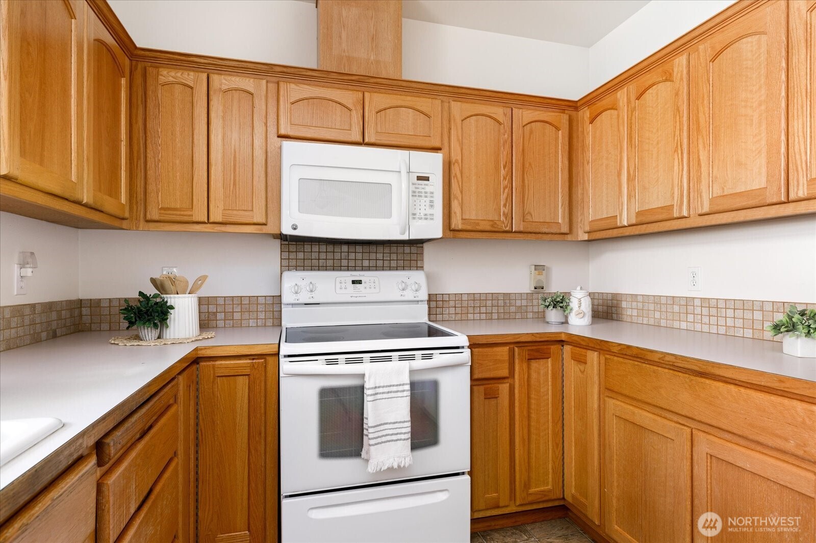 1292 Southwest Xavier Drive Oak Harbor, WA 98277 - Photo 16 of 36