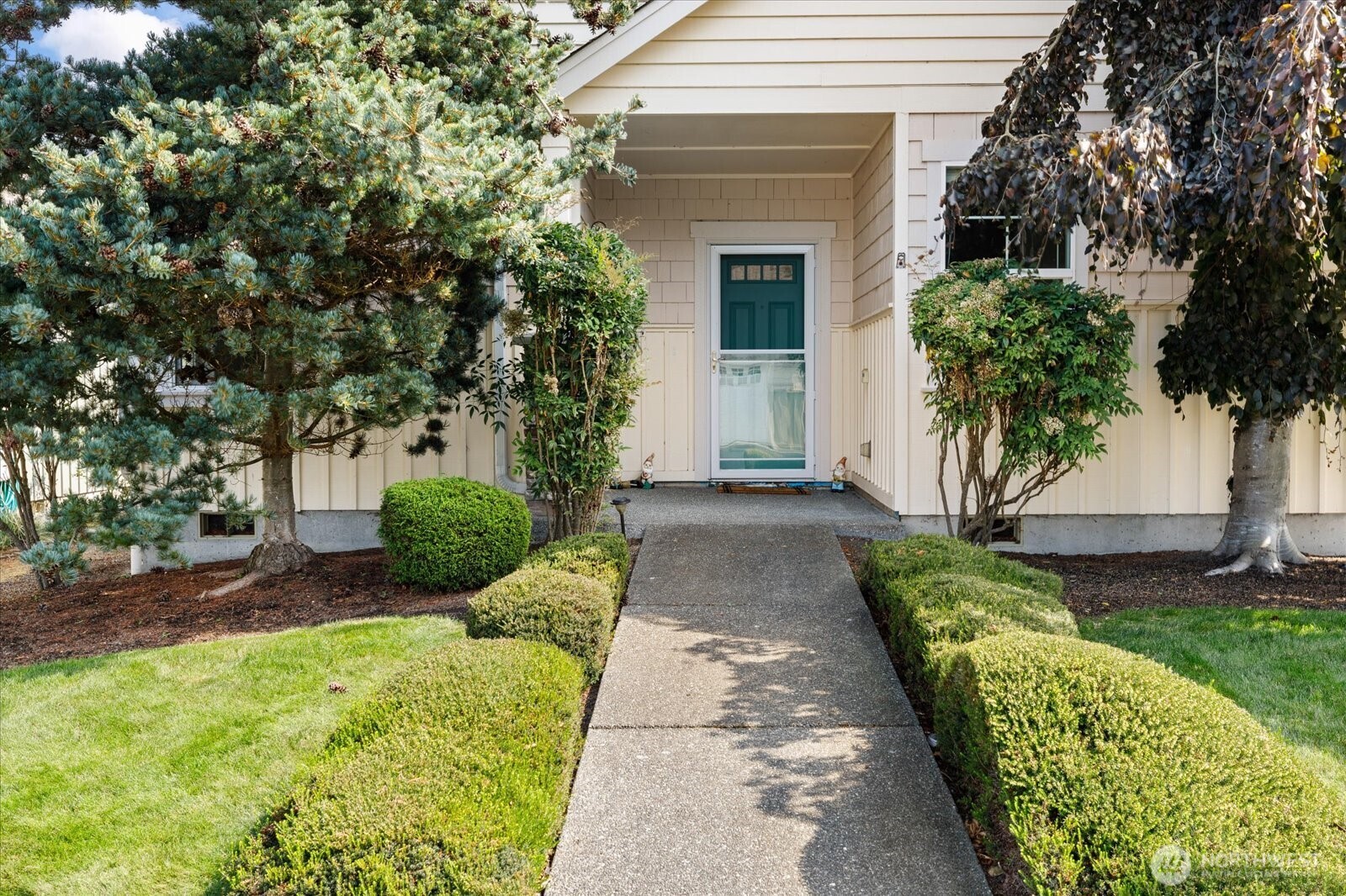 1292 Southwest Xavier Drive Oak Harbor, WA 98277 - Photo 2 of 36