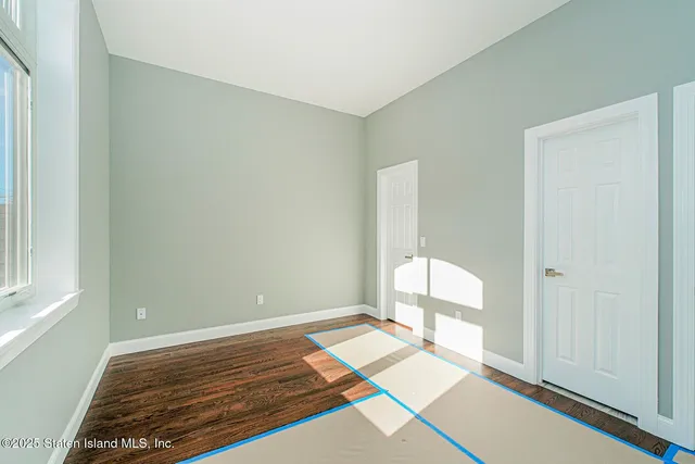 $799,000 | 2439 Victory Boulevard | South New York