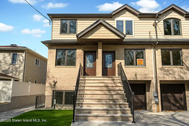 $799,000 | 2439 Victory Boulevard | South New York