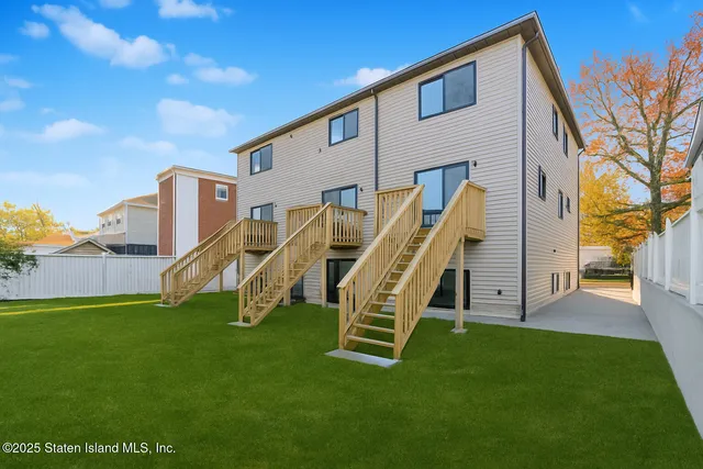 $799,000 | 2439 Victory Boulevard | South New York