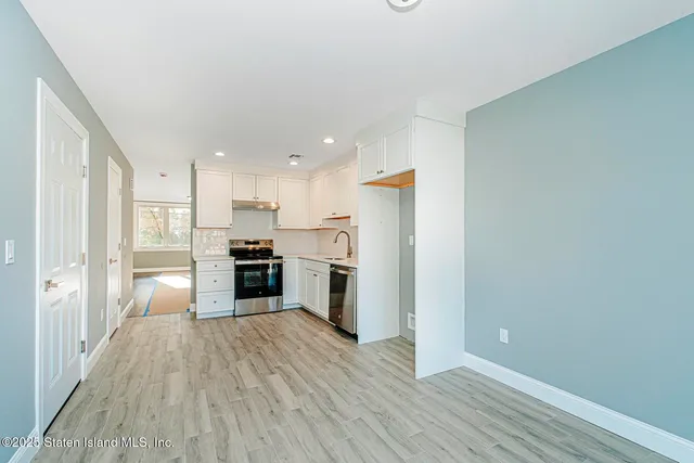 $799,000 | 2439 Victory Boulevard | South New York